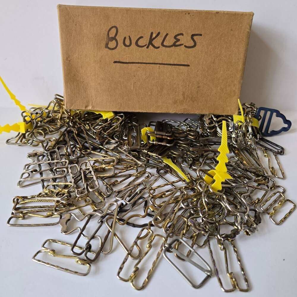 Lot Of Mixed Metal Belt Buckles Types For Crafts